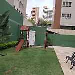 Apê família 3 quartos 200m da feirinha beira mar